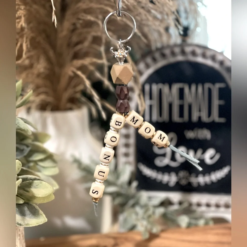Car Charm/Keychain - Picture 3 of 4